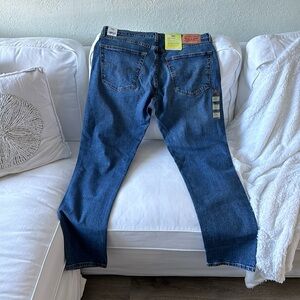 Levi’s  502 taper jeans
